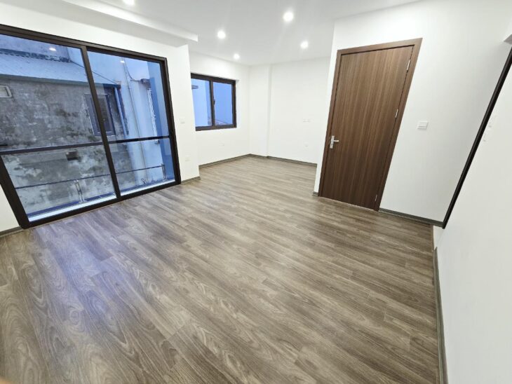 BÁN NHÀ NGUYỄN VĂN LINH- LONG BIÊN-50M2- 5 TẦNG- OTO ĐỖ- NHỈNH 8 TỶ