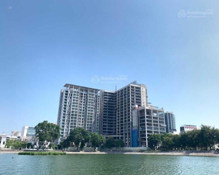 Gia đình có nhu cầu bán gấp căn hộ cao cấp 3pn, mặt hồ Thành Công, vào ở ngay