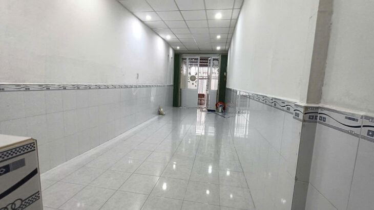 33. nhà 4 triệu 3 phòng ngủ gần trường Phan Ngọc Hiển