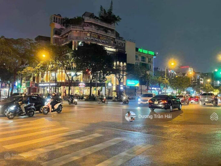 Bán nhà phố Láng Hạ – 135m2 x MT 7m – lô góc 3 thoáng kinh doanh – vỉa hè – ô tô dừng đỗ