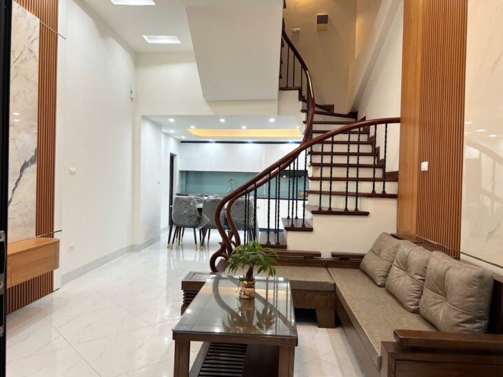 BÁN NHÀ NGỌC THUỴ- THANG MÁY- FULL NỘI THẤT- 40M-NHỈNH 9 TỶ