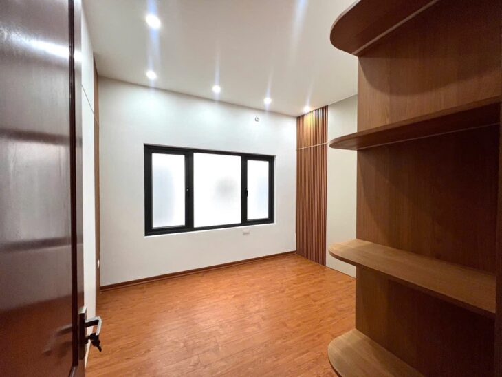 BÁN NHÀ NGỌC THUỴ- THANG MÁY- FULL NỘI THẤT- 40M-NHỈNH 9 TỶ