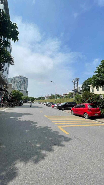 bán toà nhà văn phòng mặt phố Ngọc Thuỵ 240m x 8tầng, mặt tiền 9m, thông sàn kinh doanh bán toà nhà văn phòng mặt phố Ngọc Thuỵ 240m x 8tầng, mặt tiền 9m, thông sàn kinh doanh
