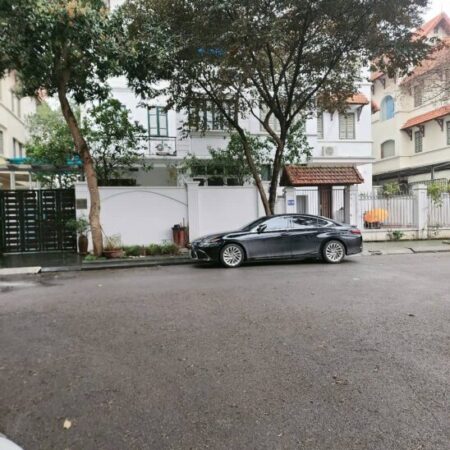 Cho thuê biệt thự Thành phố Giao Lưu, 205m2, 4 tầng, làm văn phòng đẹp Cho thuê biệt thự Thành phố Giao Lưu, 205m2, 4 tầng, làm văn phòng đẹp