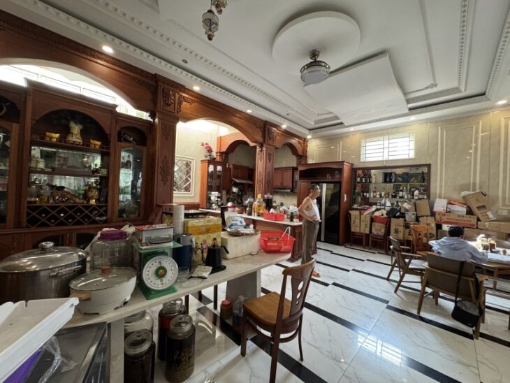 Bán nhà Đặng Văn Bi, Thủ Đức, TP HCM, DT 176m2, 3 tầng, 4PN, SH, Giá13.3 tỷ.