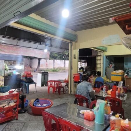 Bán nhà mặt phố An Bình, Dĩ An, TP HCM. DT 183m2, 2 tầng, 20 phòng. Sổ hồng, giá 8.5 tỷ.