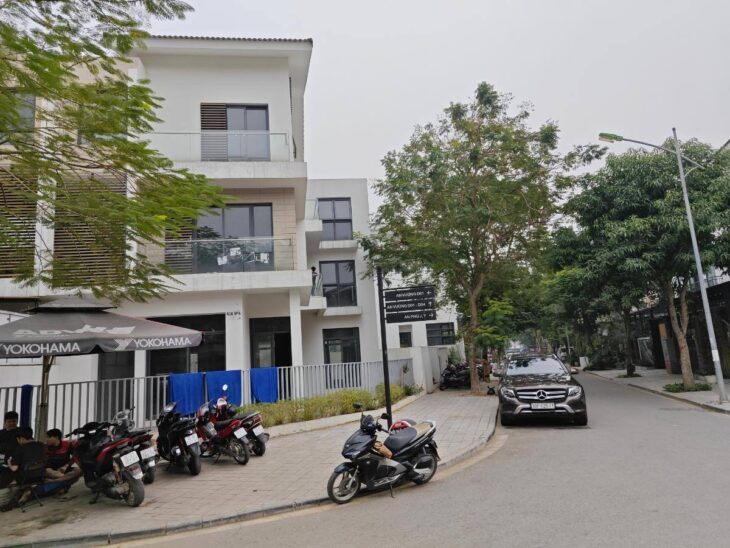 Cho thuê biệt thự Vạn Phúc, 200m2, 4 tầng, thang máy làm văn phòng, nhà ở