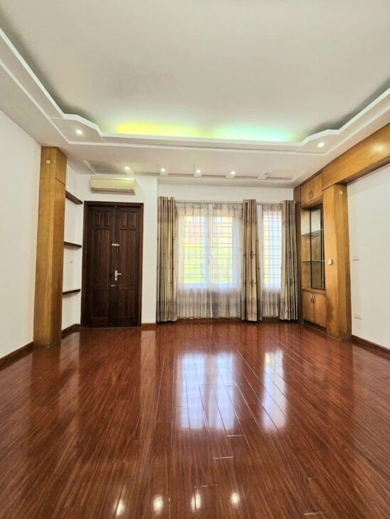 Ôtô tránh Phạm Tuấn Tài (Hoàng Quốc Việt) 58m/5Tầng/MT 5m 32 Tỷ, Ngõ To Hơn Phố