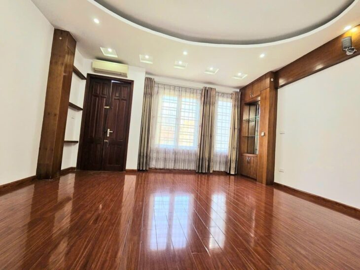 Ôtô tránh Phạm Tuấn Tài (Hoàng Quốc Việt) 58m/5Tầng/MT 5m 32 Tỷ, Ngõ To Hơn Phố