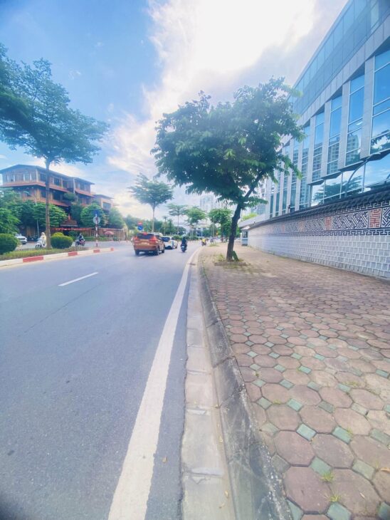 Nhà phân lô Ngoại Giao Đoàn, 2 ô tô tránh, mặt tiền khủng, thang máy, view hồ điều hoà – Đại sứ