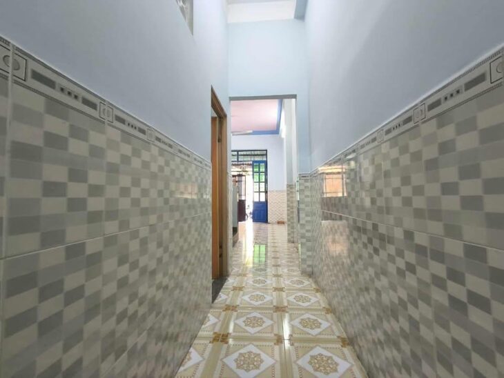 SIÊU HOT NGAY THỊ TRẤN HÓC MÔN 2 TẦNG BTCT MỚI TINH, DTSD 100M2. MẶT TIỀN NHỰA 8M THÔNG KINH DOANH