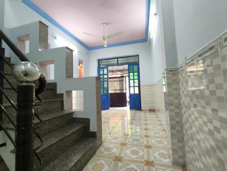 SIÊU HOT NGAY THỊ TRẤN HÓC MÔN 2 TẦNG BTCT MỚI TINH, DTSD 100M2. MẶT TIỀN NHỰA 8M THÔNG KINH DOANH
