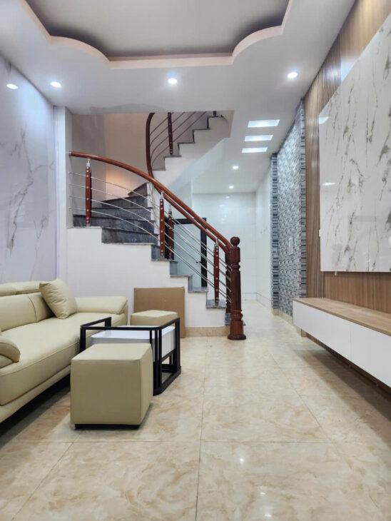 Bán nhà đẹp Kim Giang 36m * 4 Tầng, ô tô dừng đỗ cách nhà hơn 10m, nhà có sân để xe tiện lợi