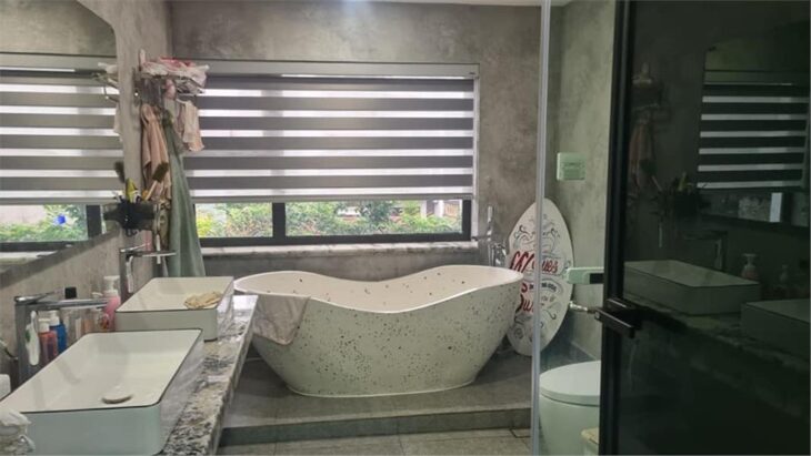 Bán nhà LẠC LONG QUÂN otô tránh- kinh doanh 77 M 5tầng 18.9 tỷ