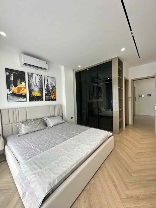 Bán căn biệt thự 80m Thạch Bàn, Long Biên, lô góc, mặt tiền siêu khủng, ô tô tránh thông các ngả,