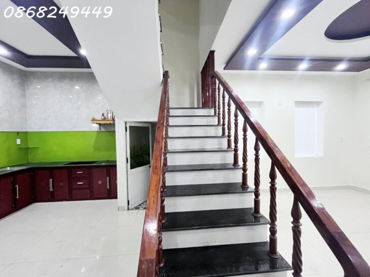 Nhà 3 tầng mới len ken, vị trí đẹp, đường 4m có lề, gí chỉ 5 tỷ xx
