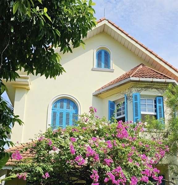 biệt thự sân vườn Hồng Tiến, 400m x 4 tầng, mặt tiền 11m, ôtô tránh, full thổ cư
