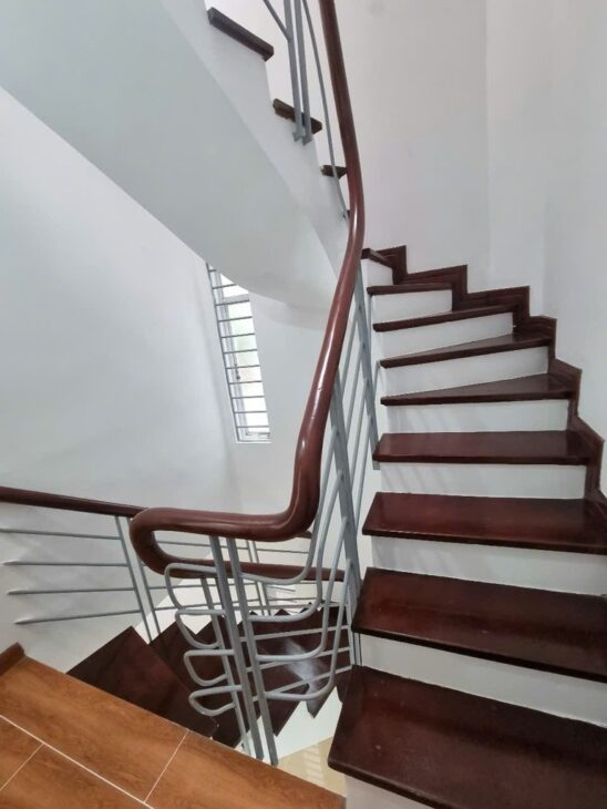 Nhà Mới 5 Tầng Trần cung gần Ngã Tư Hoàng Quốc Việt Lô Góc, Gần Phố 41m2 – 9.8 tỷ