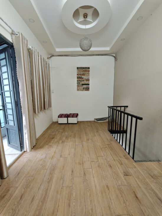 16 – CG: Nhà 6 triêụ 3 phòng ngủ gần Thành Uỷ Cần Thơ