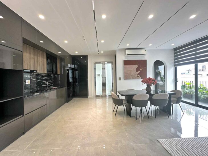 Bán căn biệt thự 80m Thạch Bàn, Long Biên, lô góc, mặt tiền siêu khủng, ô tô tránh thông các ngả,