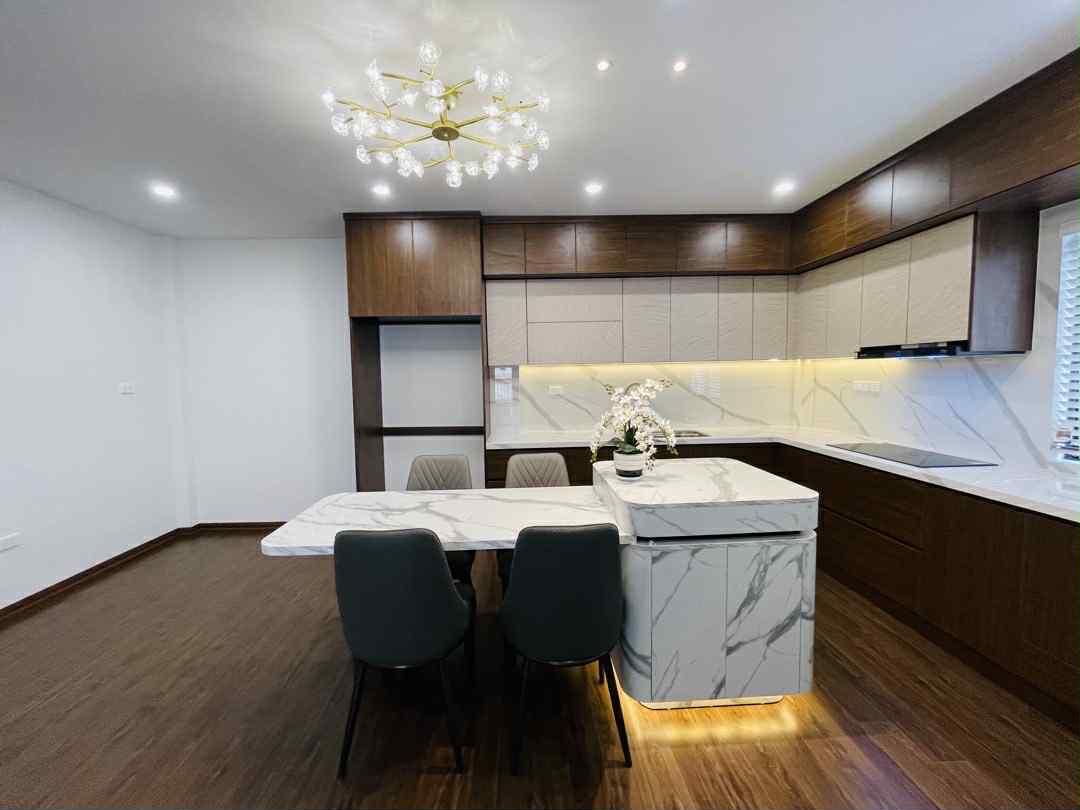 Bán nhà Giải Phóng, Hoàng Mai 80m lô góc, mặt tiền rộng, ô tô vào nhà, thông số vàng cực phẩm,