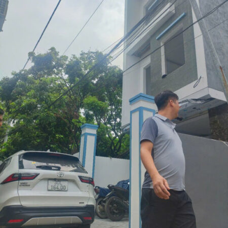 Bán nhà 3 tầng 1 tum, sân riêng gần BX Yên Nghĩa – Hà Đông