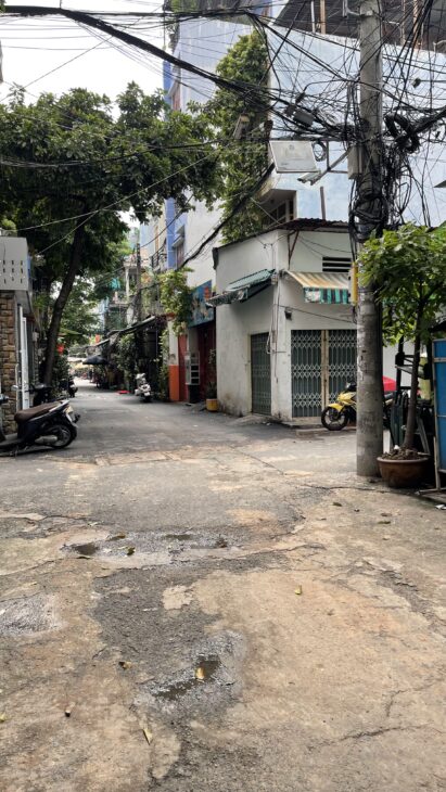 Nhà 4 tầng, ngang 4.2m đường thông Hoàng Hoa Thám giá chỉ nhỉnh 4 tỷ,