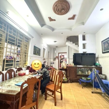 Bán nhà Phường Thủ Đức, đường Hồ Văn Tư, 110m2, 3 tầng, 4PN, sổ hồng, giá 5.7 tỷ. LH: 0933125879