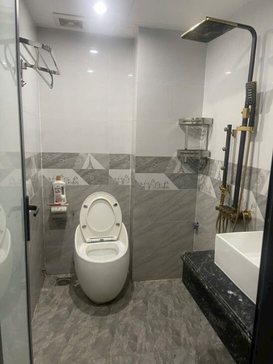 Cho thuê Nhà KD, VP, Nhà Hàng, vỉa hè, 101m2- 4T, Giảng Võ_30 Tr