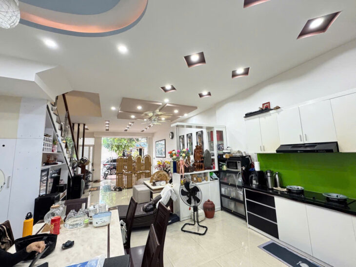 cần bán nhà mặt tiền đương B5 Khu Đô Thị Vĩnh Điềm Trung , diện tich 102 m2 Ngang 6m giá 8,9 tỷ .