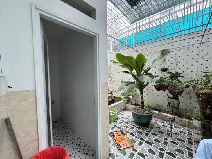 cần bán nhà mặt tiền đương B5 Khu Đô Thị Vĩnh Điềm Trung , diện tich 102 m2 Ngang 6m giá 8,9 tỷ .