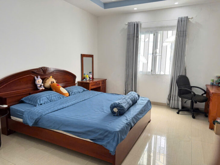 cần bán nhà mặt tiền đương B5 Khu Đô Thị Vĩnh Điềm Trung , diện tich 102 m2 Ngang 6m giá 8,9 tỷ .