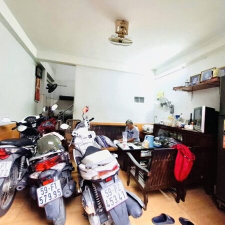 Nhà 4 tầng, ngang 4.2m đường thông Hoàng Hoa Thám giá chỉ nhỉnh 4 tỷ,