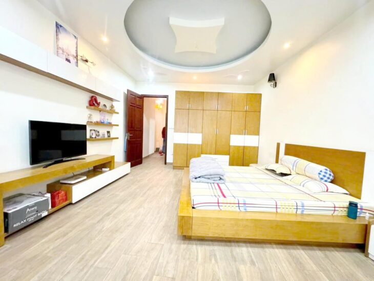 Bán nhà Kim Đồng 80m Ô tô vào nhà Mặt tiền rộng Hàng hiếm Giá đầu tư