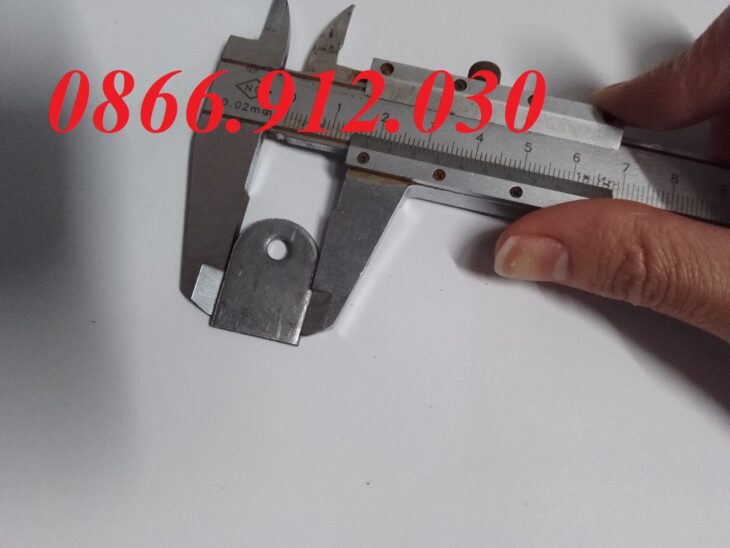 Ứng dụng của bas sắt gia cố mặt bàn trong sản xuất mặt bàn gỗ khung sắt