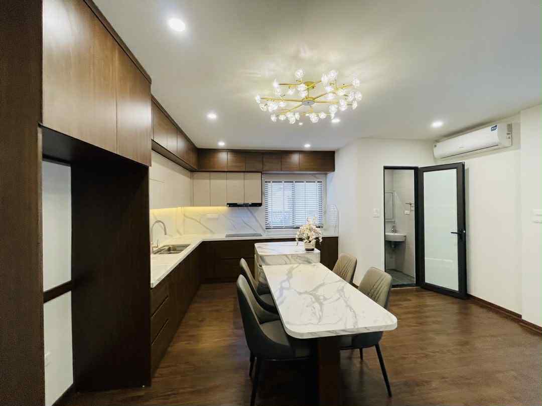 Bán nhà Giải Phóng, Hoàng Mai 80m lô góc, mặt tiền rộng, ô tô vào nhà, thông số vàng cực phẩm,