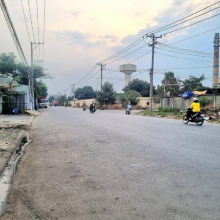 BÁN DÃY TRỌ 2 TẦNG + QUÁN CAFE – THU NHẬP 240TR/NĂM – MẶT TIỀN ĐƯỜNG KÍNH NỔI, DĨ AN