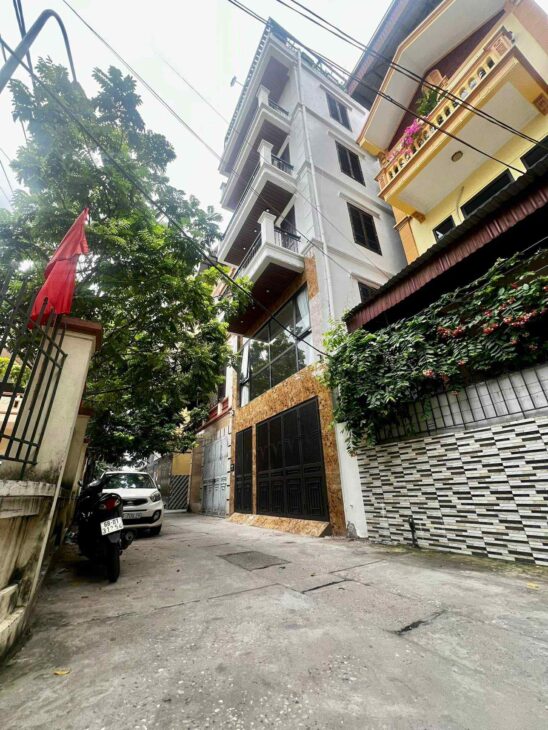 Nhà phân lô giá tốt Bắc Từ Liêm, lô góc ô tô tránh dừng đỗ ngày đêm, view sân chơi, ngõ thông, dân