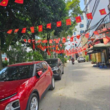 Nhà phân lô giá tốt Bắc Từ Liêm, lô góc ô tô tránh dừng đỗ ngày đêm, view sân chơi, ngõ thông, dân