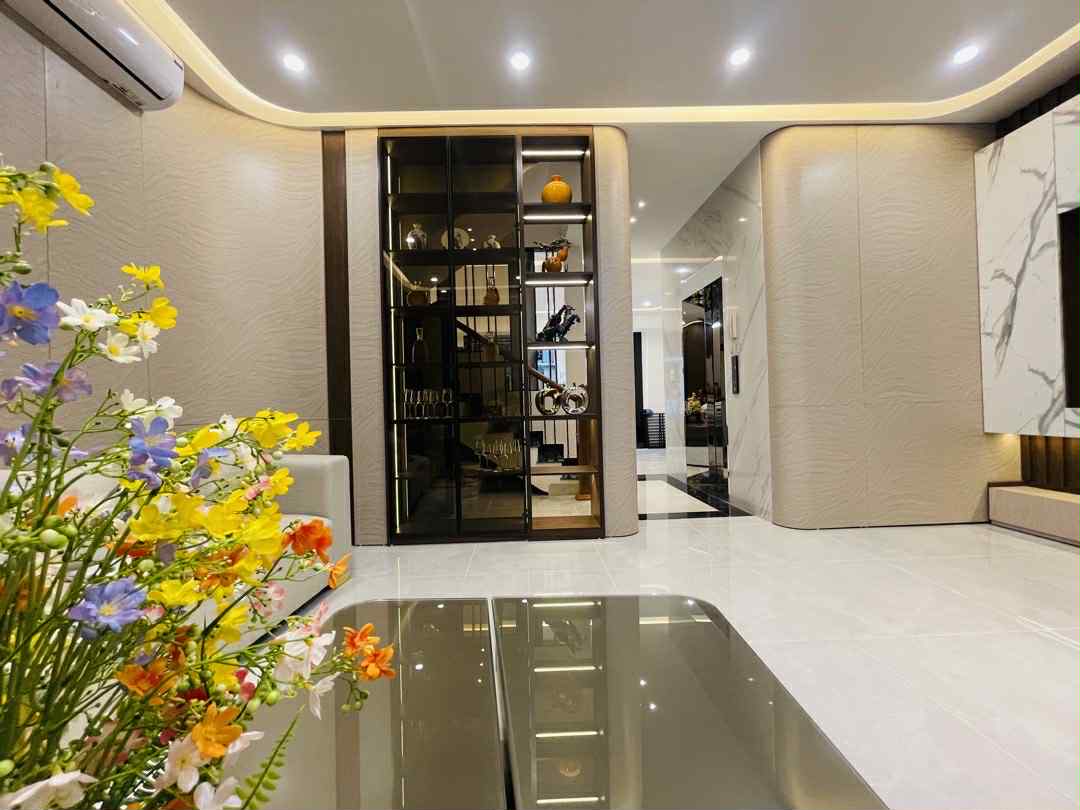 Bán nhà Giải Phóng, Hoàng Mai 80m lô góc, mặt tiền rộng, ô tô vào nhà, thông số vàng cực phẩm,