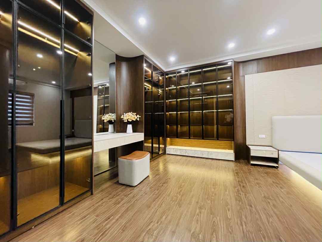 Bán nhà Giải Phóng, Hoàng Mai 80m lô góc, mặt tiền rộng, ô tô vào nhà, thông số vàng cực phẩm,