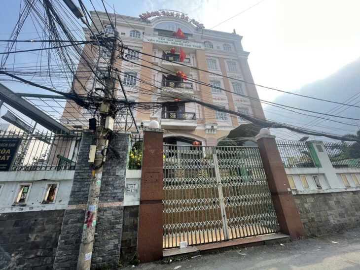 KHÁCH SẠN LÔ GÓC 3 MẶT TIỀN VỚI 5 TẦNG – CÓ HẦM VÀ THANG MÁY