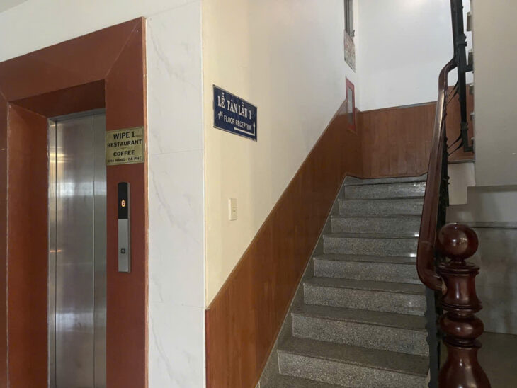 KHÁCH SẠN LÔ GÓC 3 MẶT TIỀN VỚI 5 TẦNG – CÓ HẦM VÀ THANG MÁY