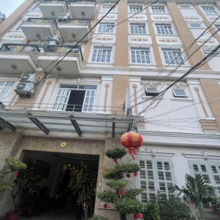 KHÁCH SẠN LÔ GÓC 3 MẶT TIỀN VỚI 5 TẦNG – CÓ HẦM VÀ THANG MÁY