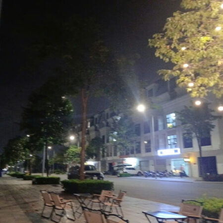 SIÊU PHẨM LÂI XÁ NHÀ 5 TÀNG. SÁT KHU ĐÔ. THỊ HINDO ROYA PẢK’. CHỈ 1P RA TỚI ĐÔ THỊ. 30M RA ĐẾN CHỖ