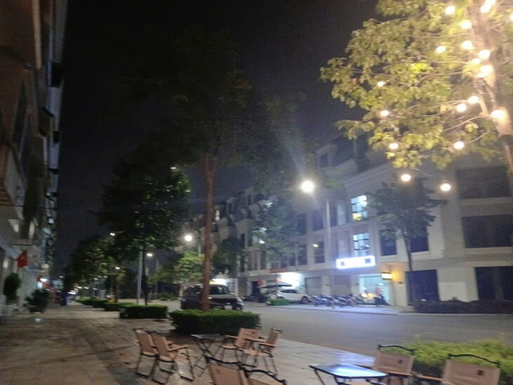 SIÊU PHẨM LÂI XÁ NHÀ 5 TÀNG. SÁT KHU ĐÔ. THỊ HINDO ROYA PẢK’. CHỈ 1P RA TỚI ĐÔ THỊ. 30M RA ĐẾN CHỖ