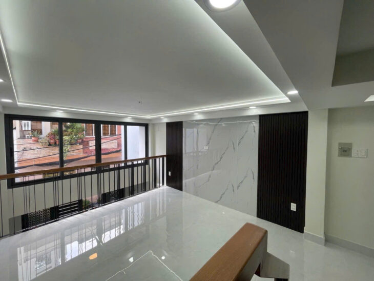 Tân Kỳ Tân Quý xe hơi đậu cửa chỉ cách AEONMall Tân Phú chỉ vài phút.
