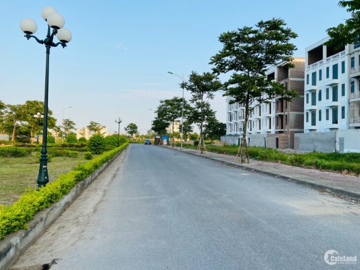 bán nhà mặt đường Ngô Quyền – 4,5 tầng mới đẹp