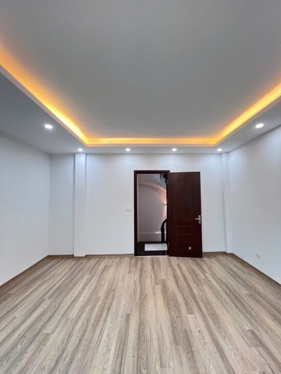 Siêu phẩm hơn 5 tỷ xíu nhà đẹp Liên Mạc 35m, 4 tầng Ô TÔ đỗ cổng tiện ích ngập tràn
