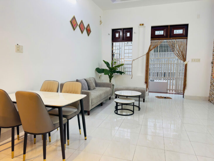 Bán nhà vị trí đẹp gần biển diện tích ngang 7,5m, tổng hơn 80m², thiết kế thoáng mát hiện đại